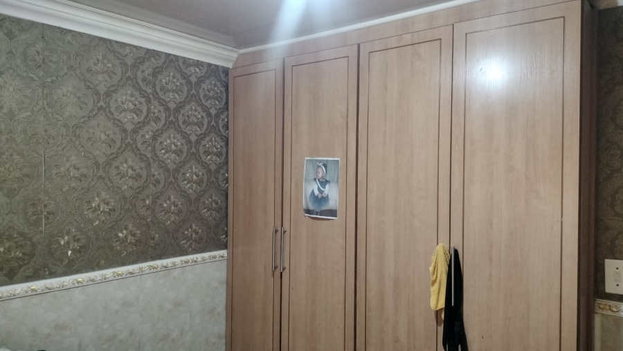 3 Bedroom Property for Sale in Molifi Tau Kloof Free State